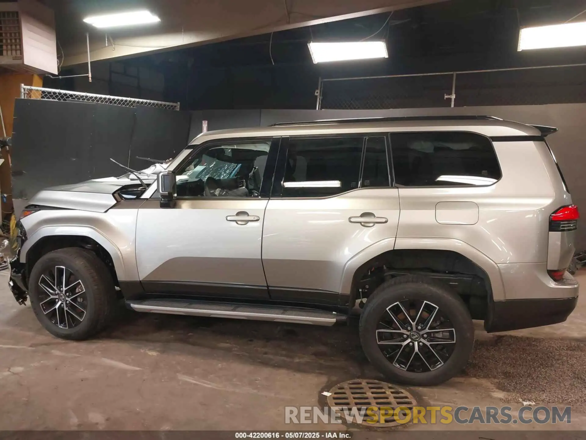 15 fotografías del automóvil dañado JTJTBCDX7R5024633 LEXUS GX 550 2024