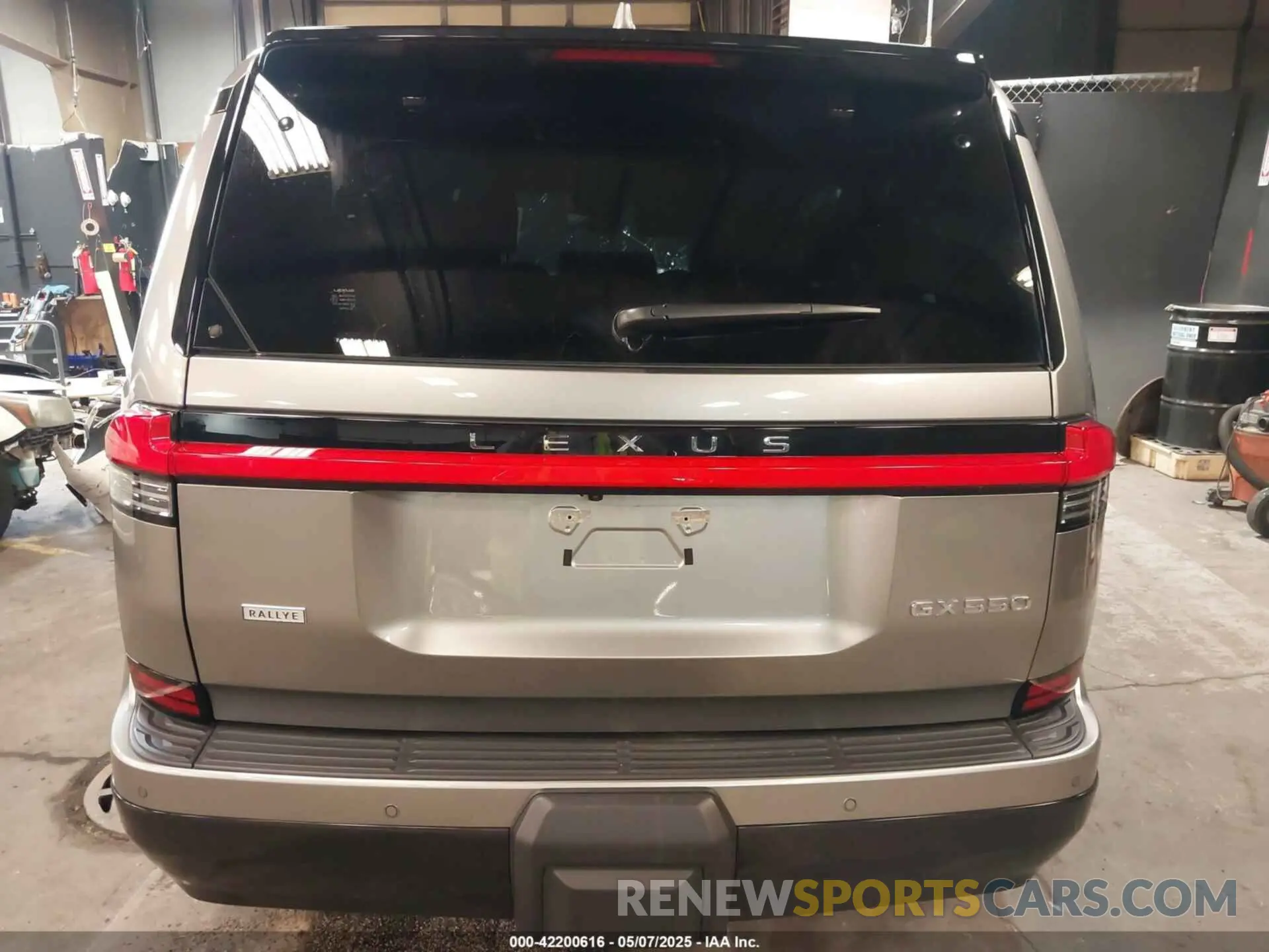17 fotografías del automóvil dañado JTJTBCDX7R5024633 LEXUS GX 550 2024