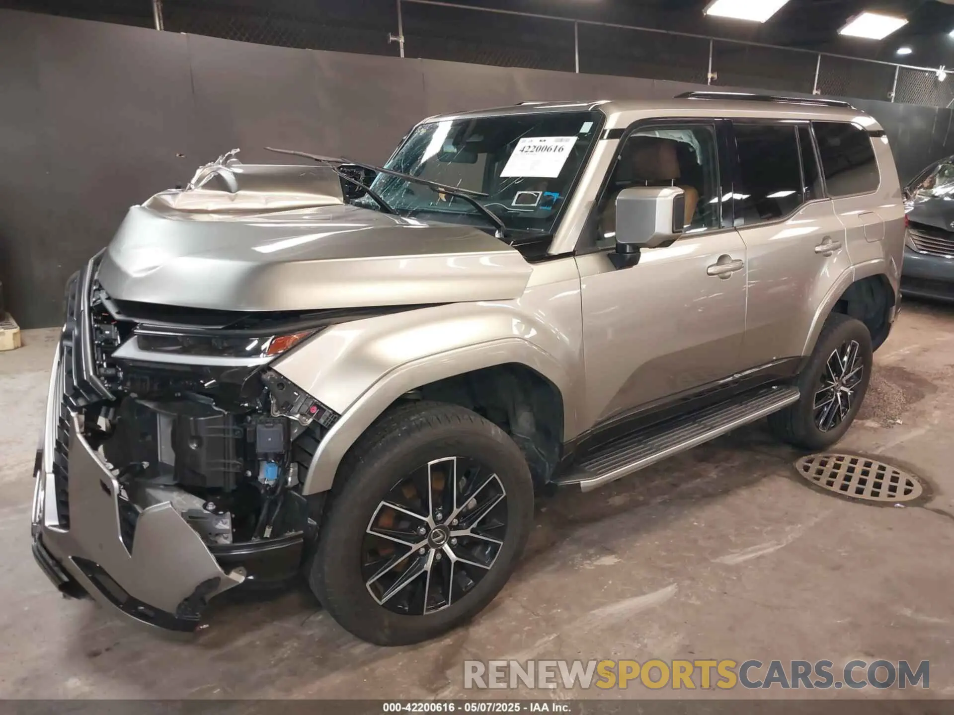 2 fotografías del automóvil dañado JTJTBCDX7R5024633 LEXUS GX 550 2024