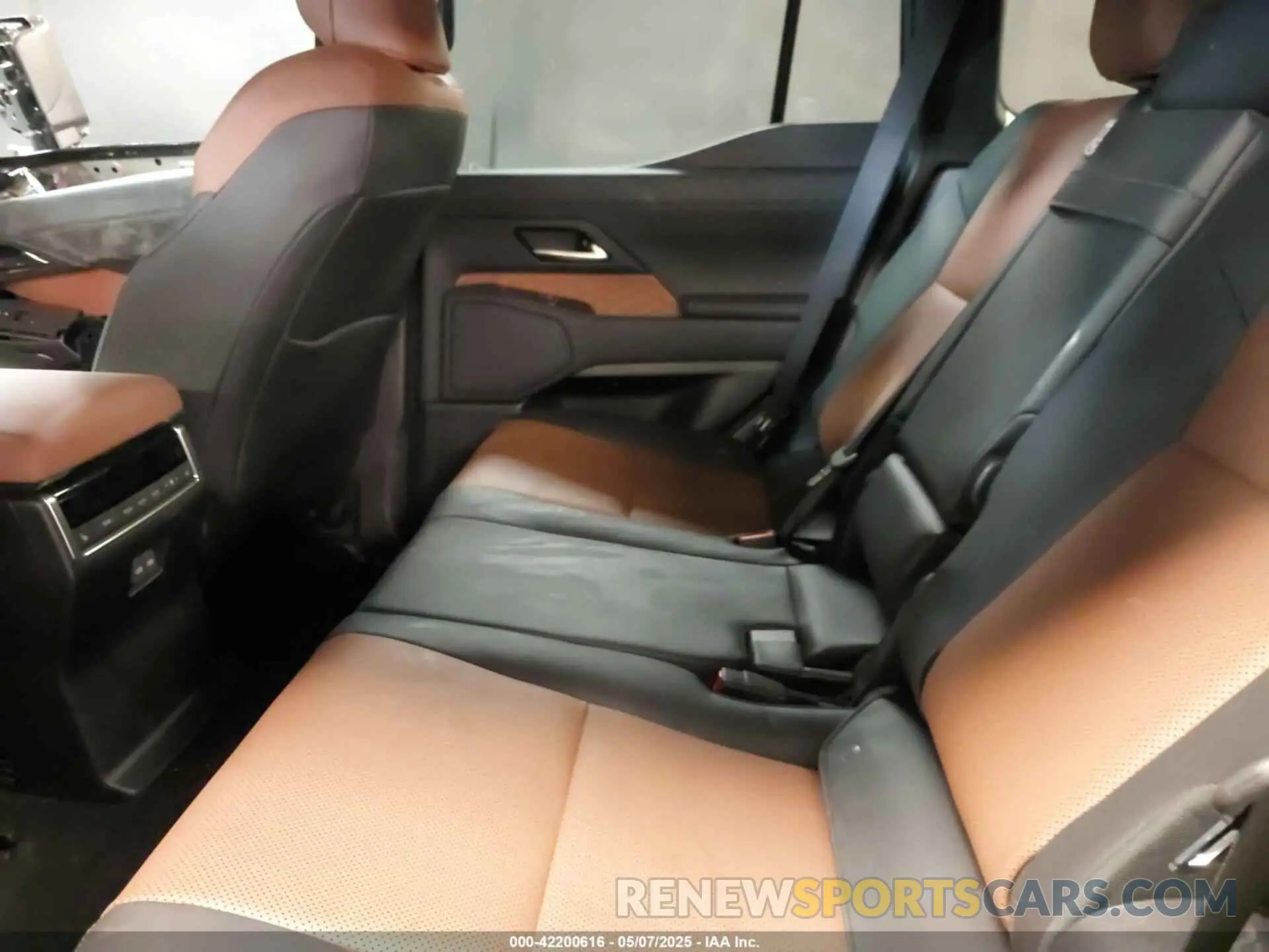 8 fotografías del automóvil dañado JTJTBCDX7R5024633 LEXUS GX 550 2024