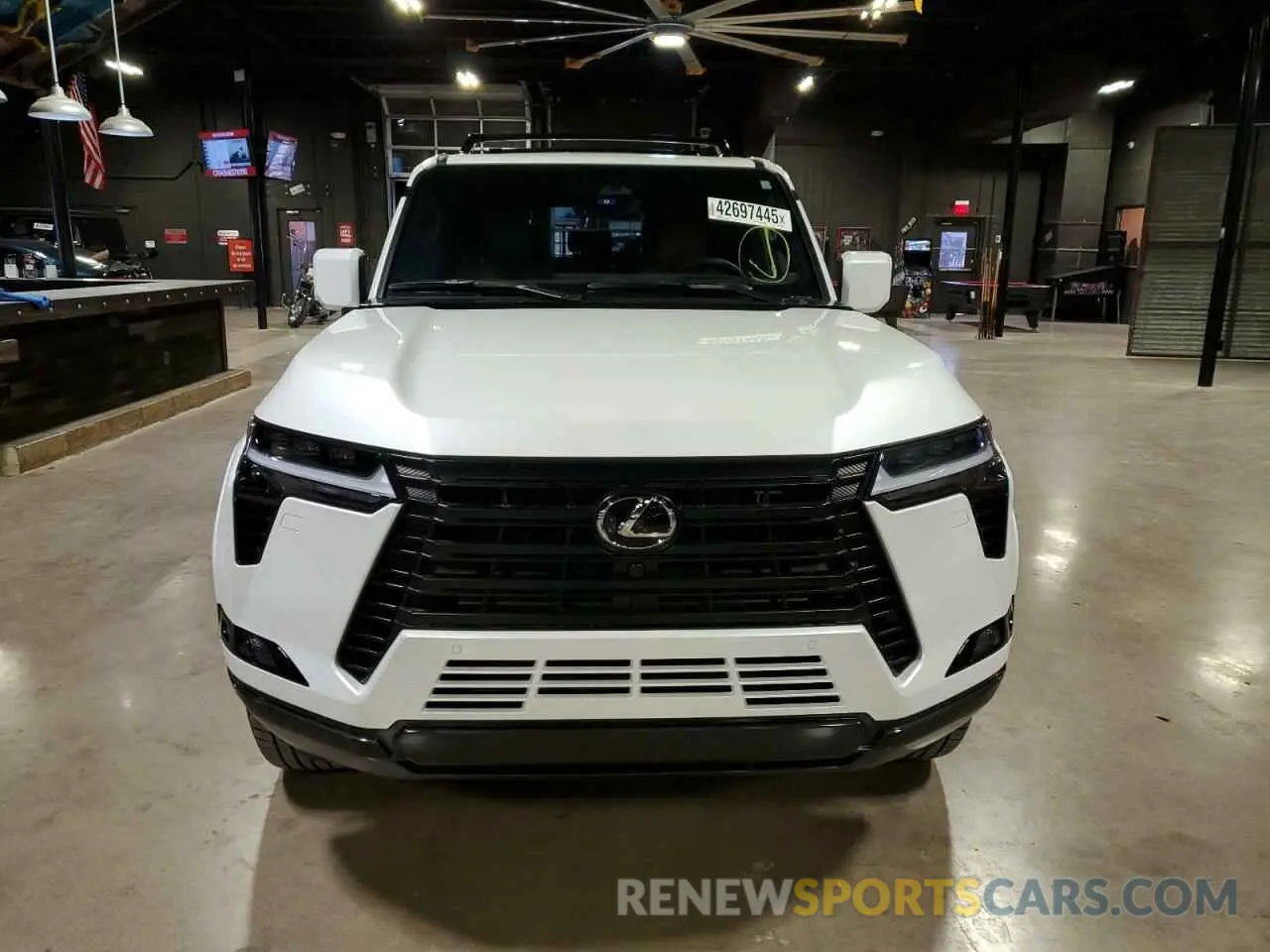2 fotografías del automóvil dañado JTJVBCDX6R5022512 LEXUS GX 550 LUX 2024