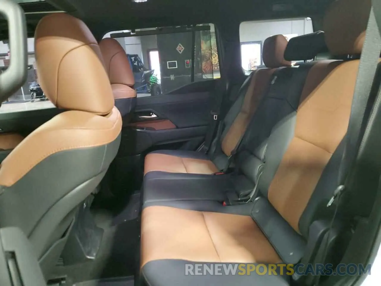 8 fotografías del automóvil dañado JTJVBCDX6R5022512 LEXUS GX 550 LUX 2024
