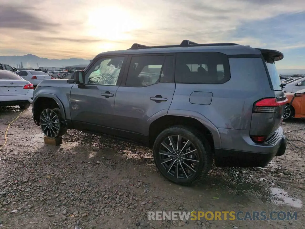 2 fotografías del automóvil dañado JTJVBCDX7R5015696 LEXUS GX 550 LUX 2024