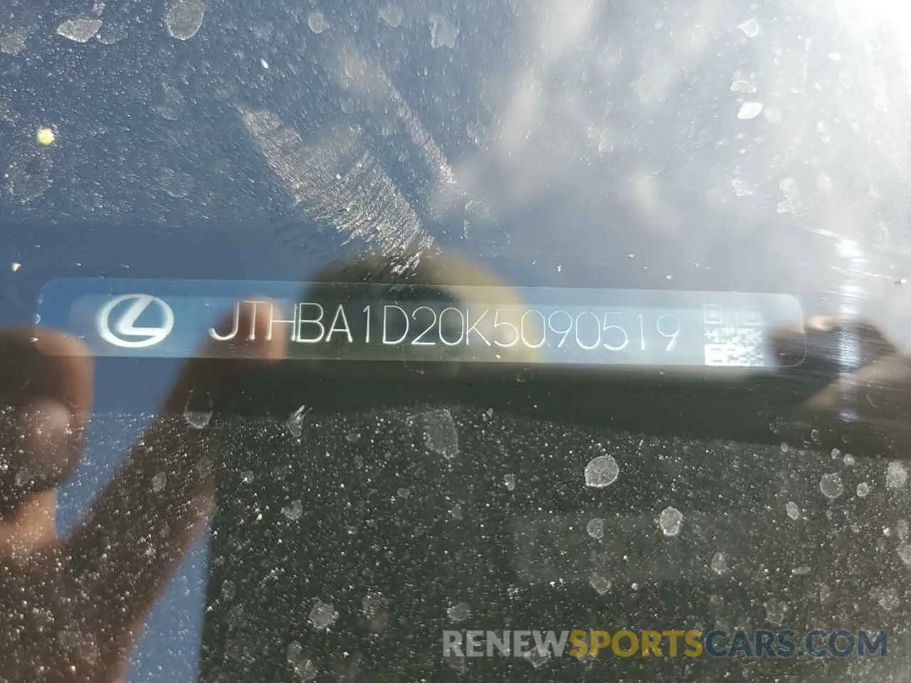 12 fotografías del automóvil dañado JTHBA1D20K5090519 LEXUS IS 2019