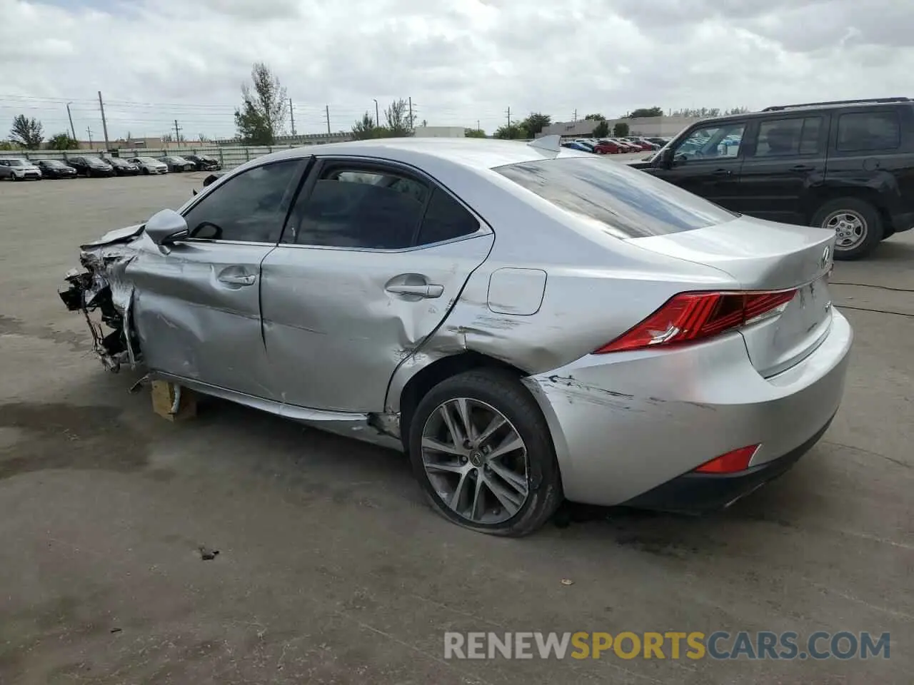 2 fotografías del automóvil dañado JTHBA1D20K5094330 LEXUS IS 2019