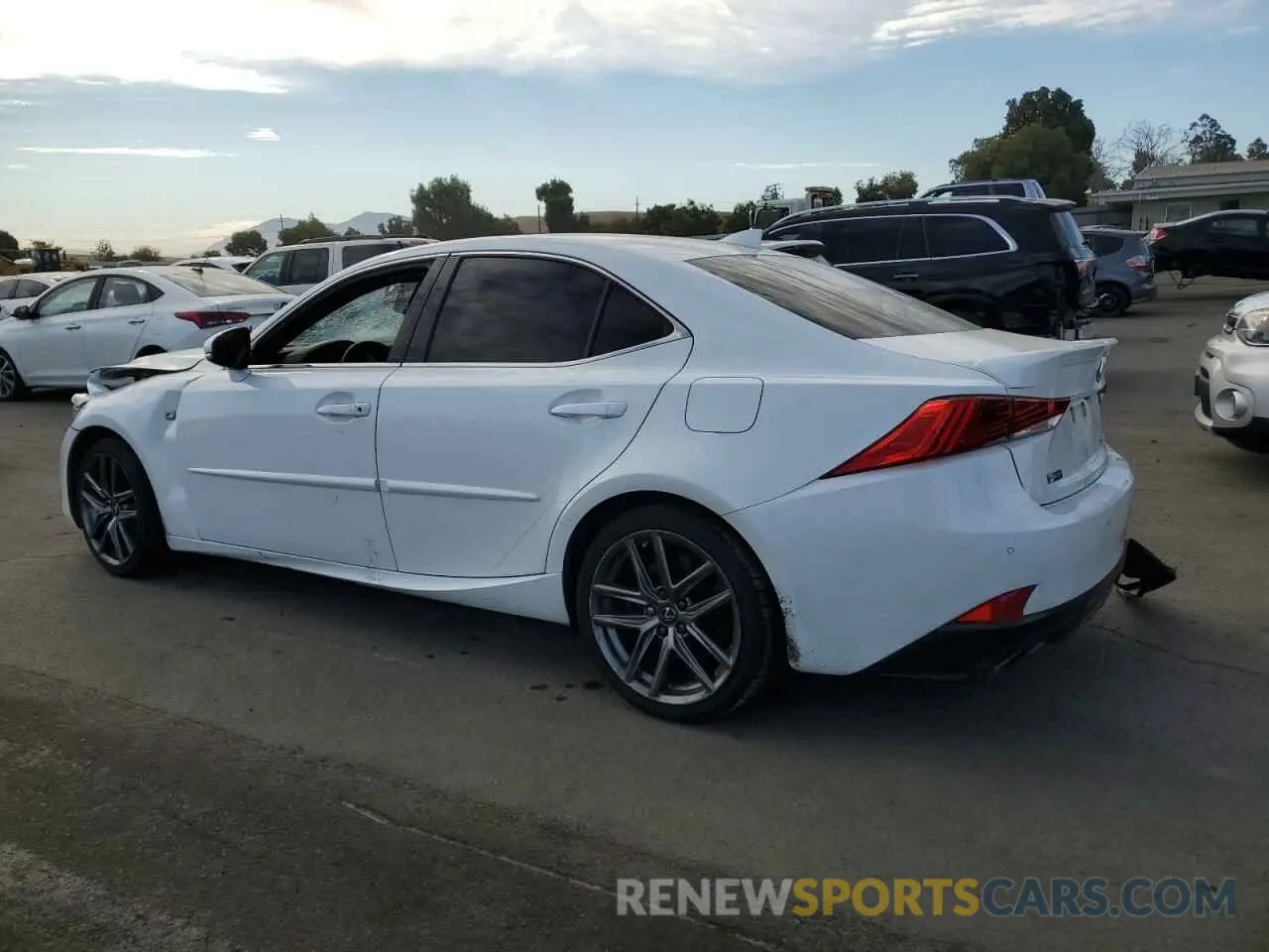 2 fotografías del automóvil dañado JTHBA1D20K5098698 LEXUS IS 2019
