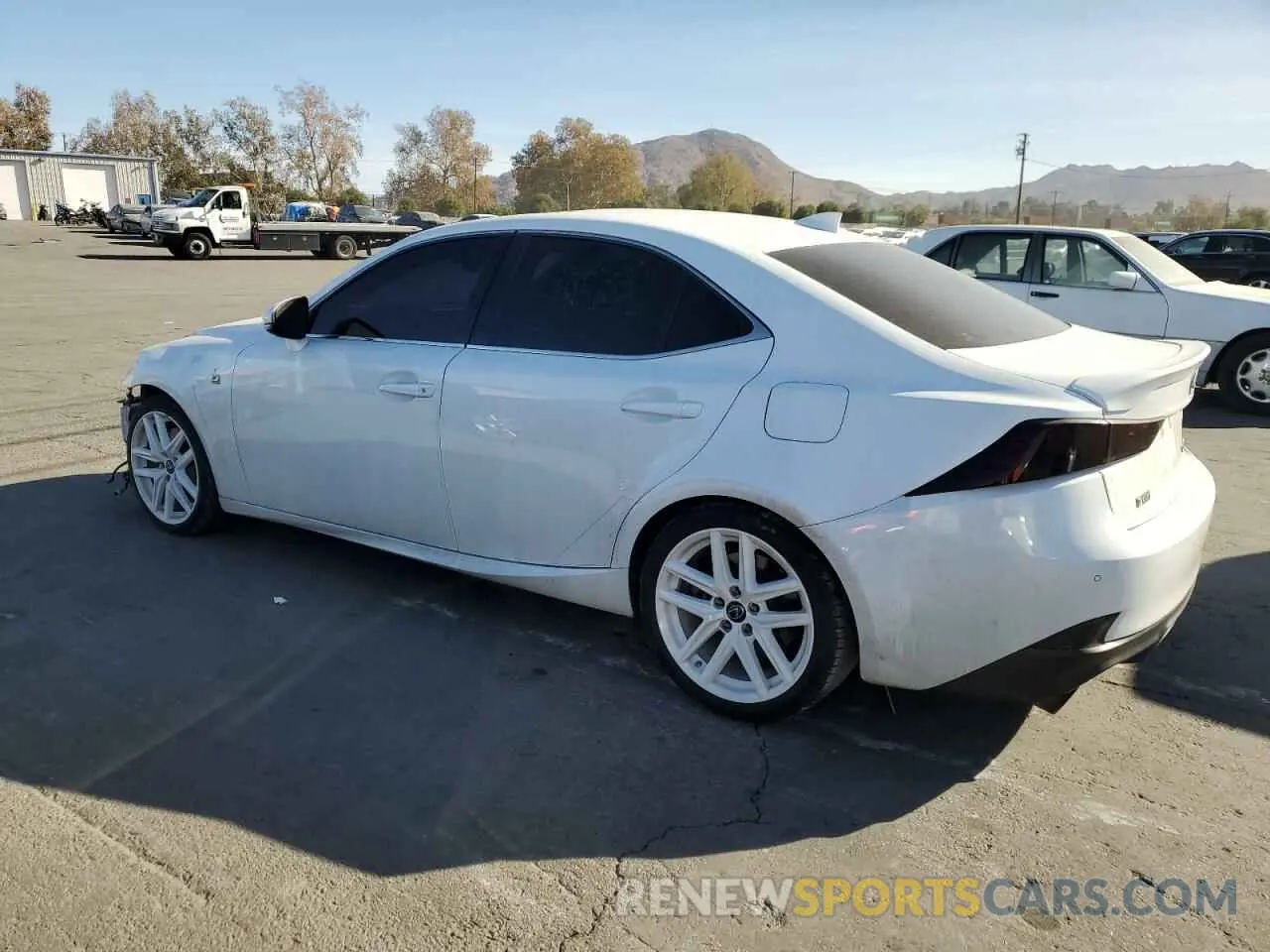 2 fotografías del automóvil dañado JTHBA1D21K5089962 LEXUS IS 2019