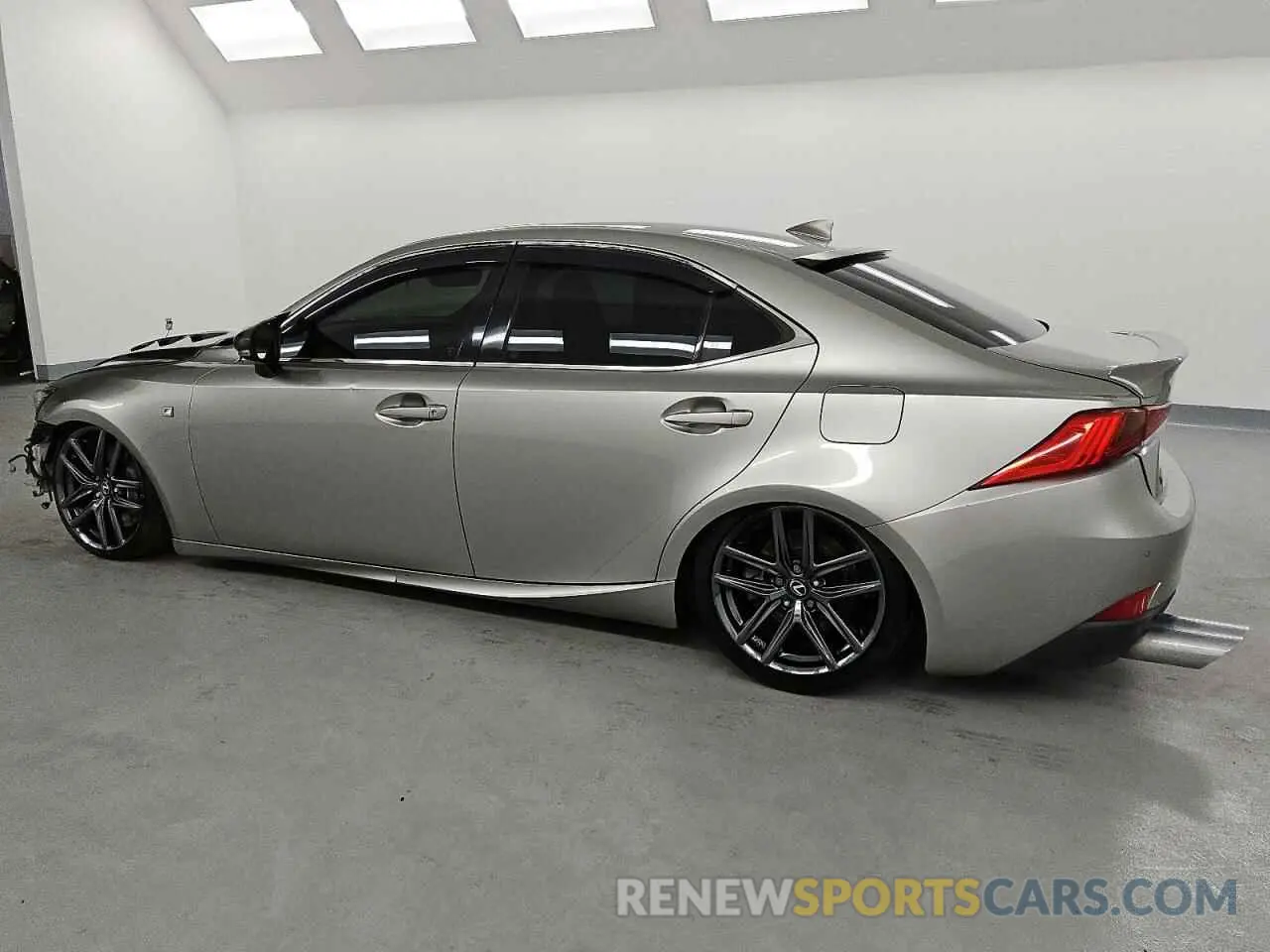 2 fotografías del automóvil dañado JTHBA1D21K5099939 LEXUS IS 2019