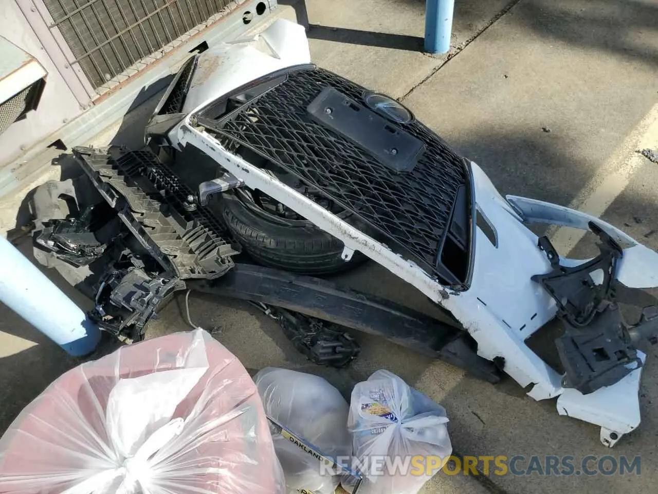 12 fotografías del automóvil dañado JTHBA1D23K5093107 LEXUS IS 2019