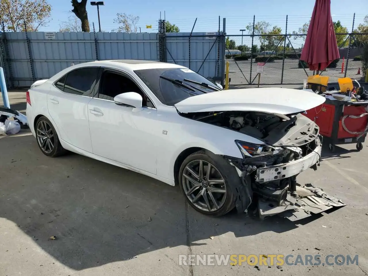 4 fotografías del automóvil dañado JTHBA1D23K5093107 LEXUS IS 2019