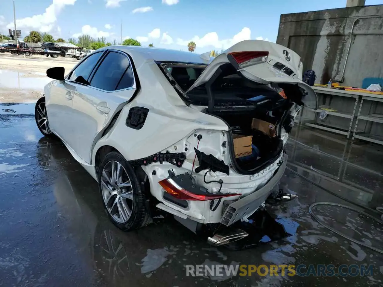 3 fotografías del automóvil dañado JTHBA1D24K5092659 LEXUS IS 2019