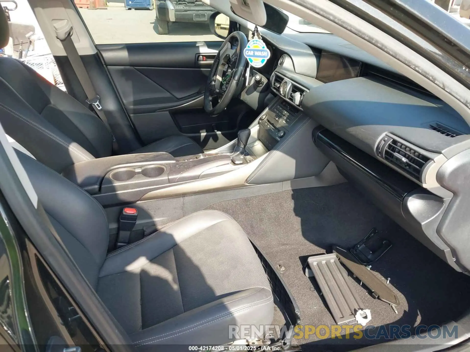 5 fotografías del automóvil dañado JTHBA1D24K5097117 LEXUS IS 2019