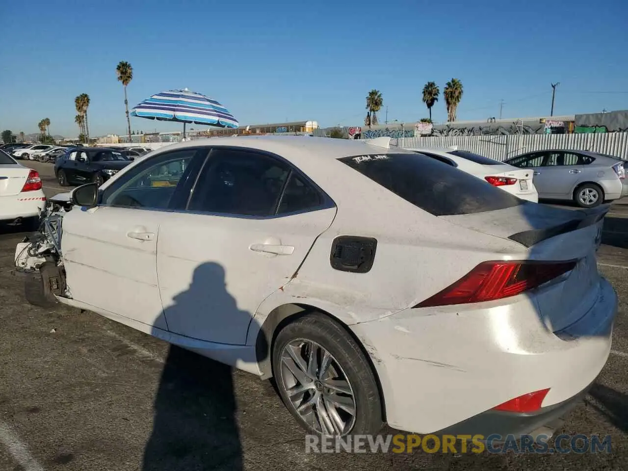 2 fotografías del automóvil dañado JTHBA1D25K5084201 LEXUS IS 2019
