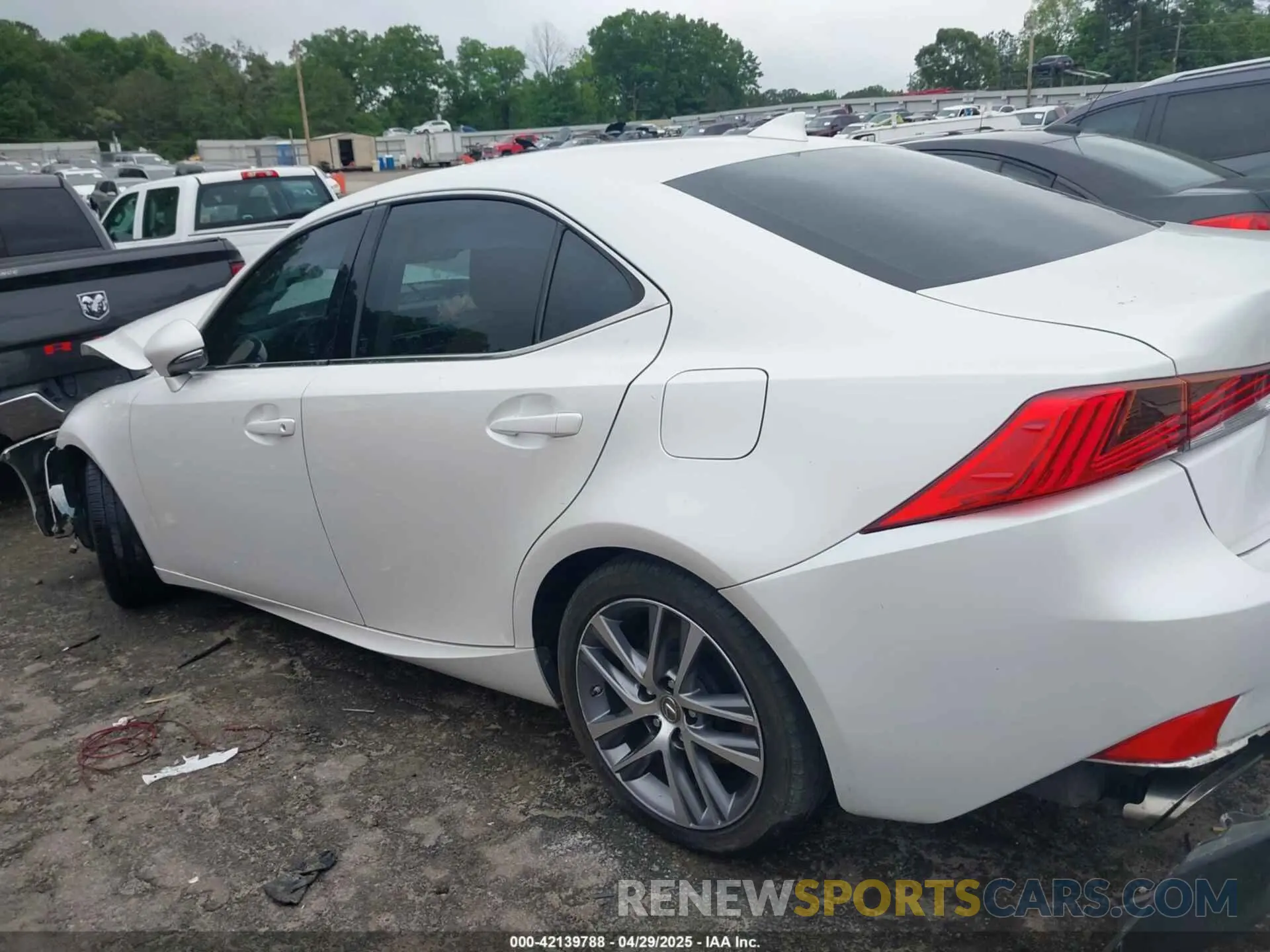 14 fotografías del automóvil dañado JTHBA1D26K5087074 LEXUS IS 2019