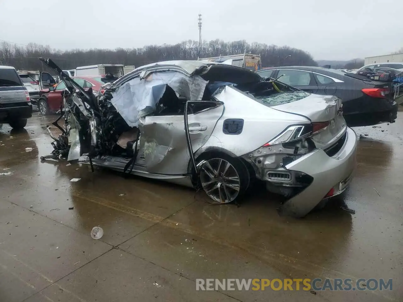 2 fotografías del automóvil dañado JTHBA1D26K5097345 LEXUS IS 2019
