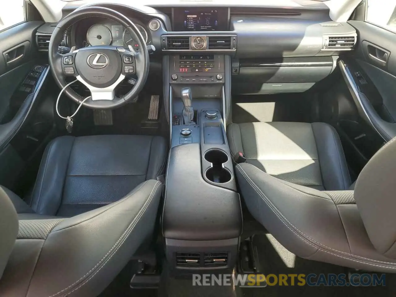 8 fotografías del automóvil dañado JTHBA1D27K5098570 LEXUS IS 2019