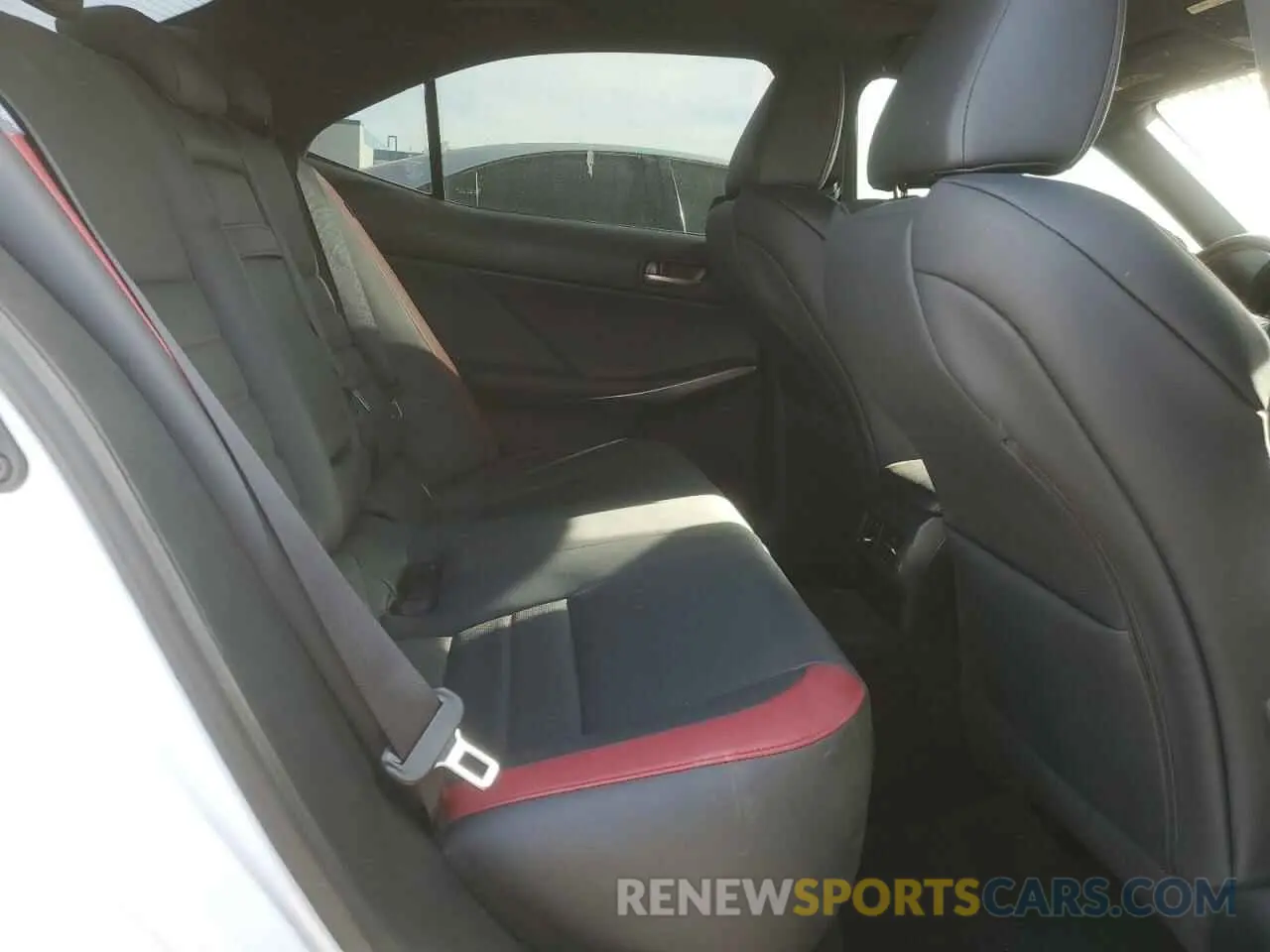 10 fotografías del automóvil dañado JTHBA1D28K5098366 LEXUS IS 2019