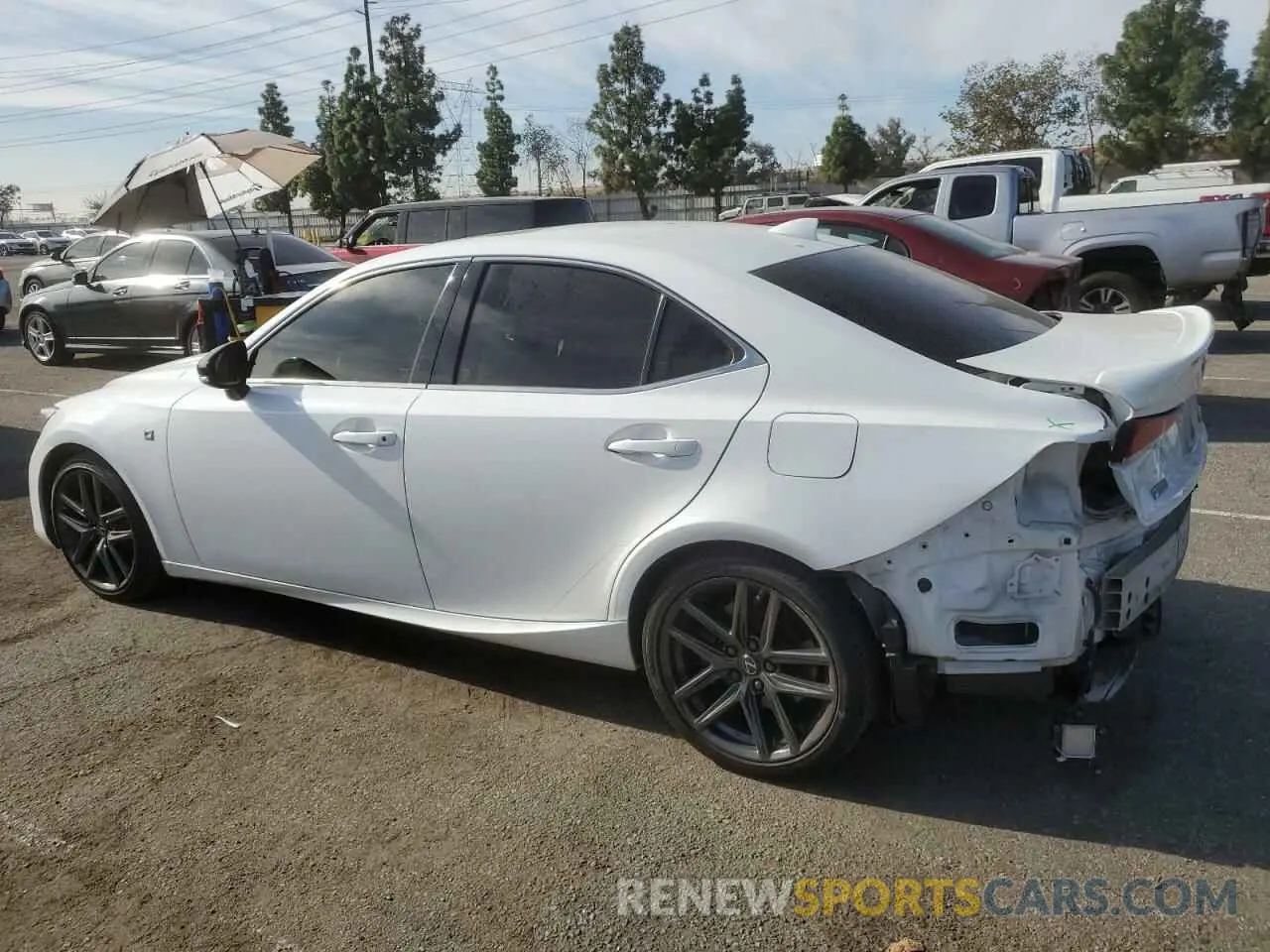 2 fotografías del automóvil dañado JTHBA1D28K5098366 LEXUS IS 2019