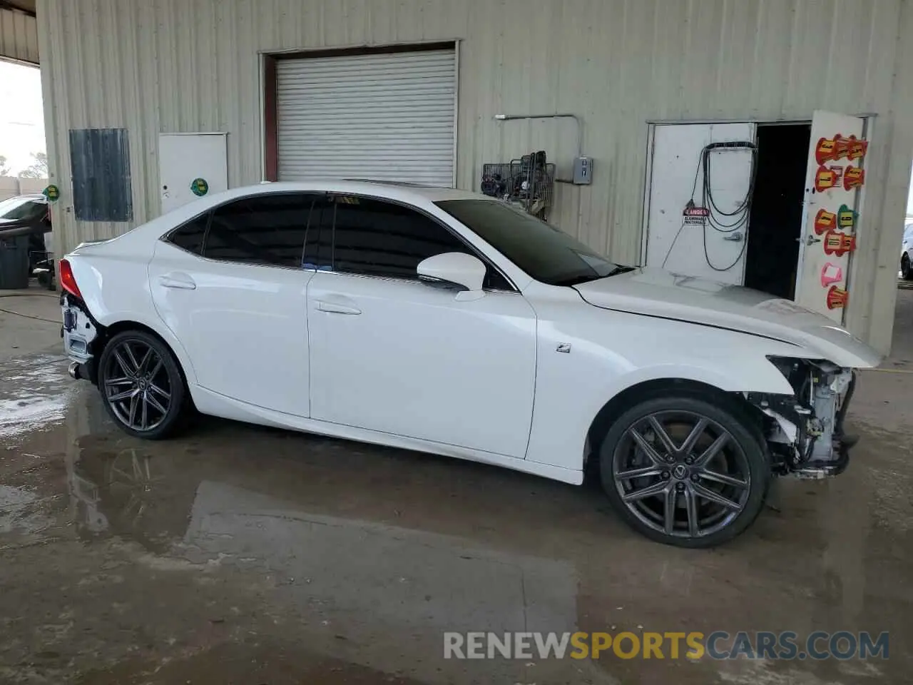 4 fotografías del automóvil dañado JTHBA1D29K5095363 LEXUS IS 2019