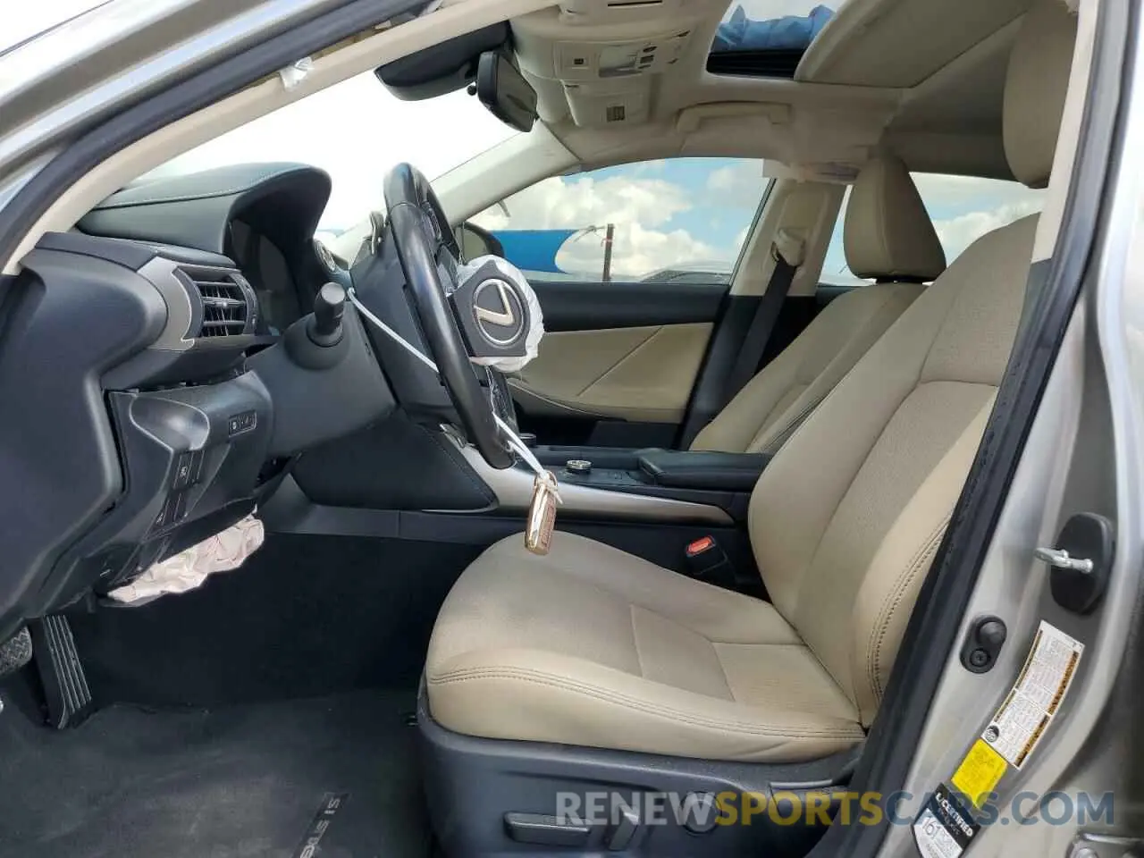 7 fotografías del automóvil dañado JTHBA1D2XK5092097 LEXUS IS 2019