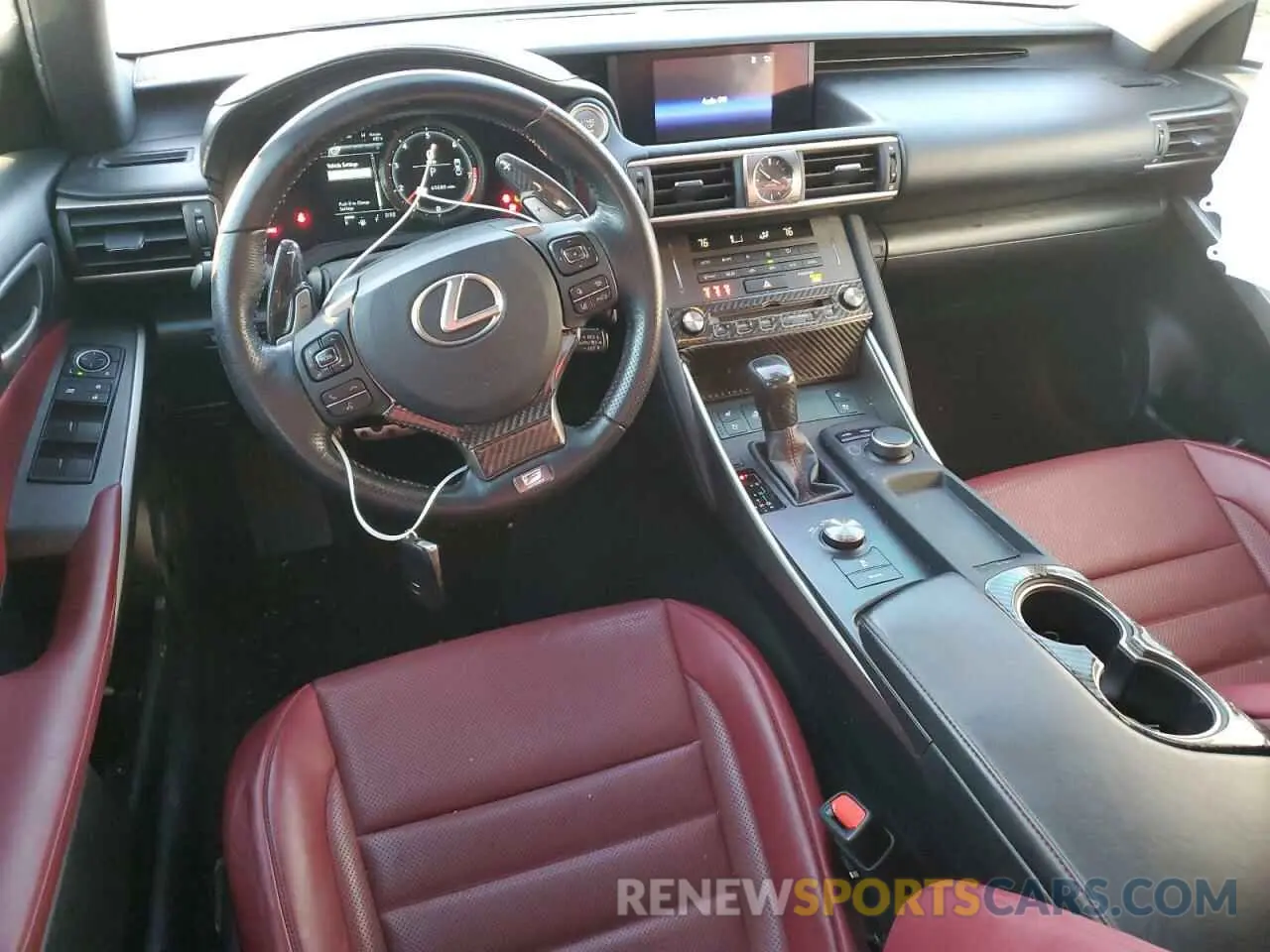 8 fotografías del automóvil dañado JTHC81D20K5035522 LEXUS IS 2019