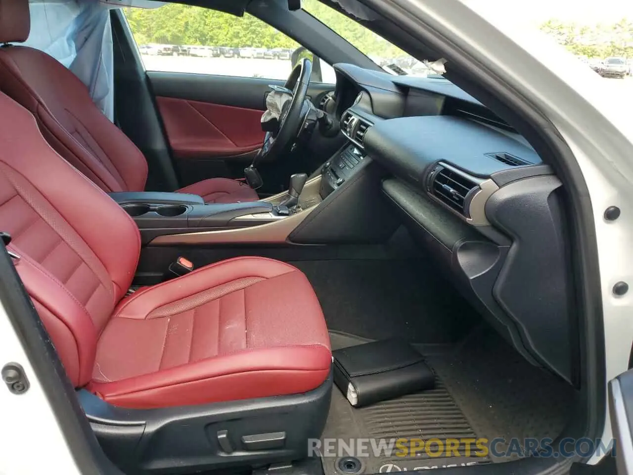 5 fotografías del automóvil dañado JTHC81D20K5037125 LEXUS IS 2019