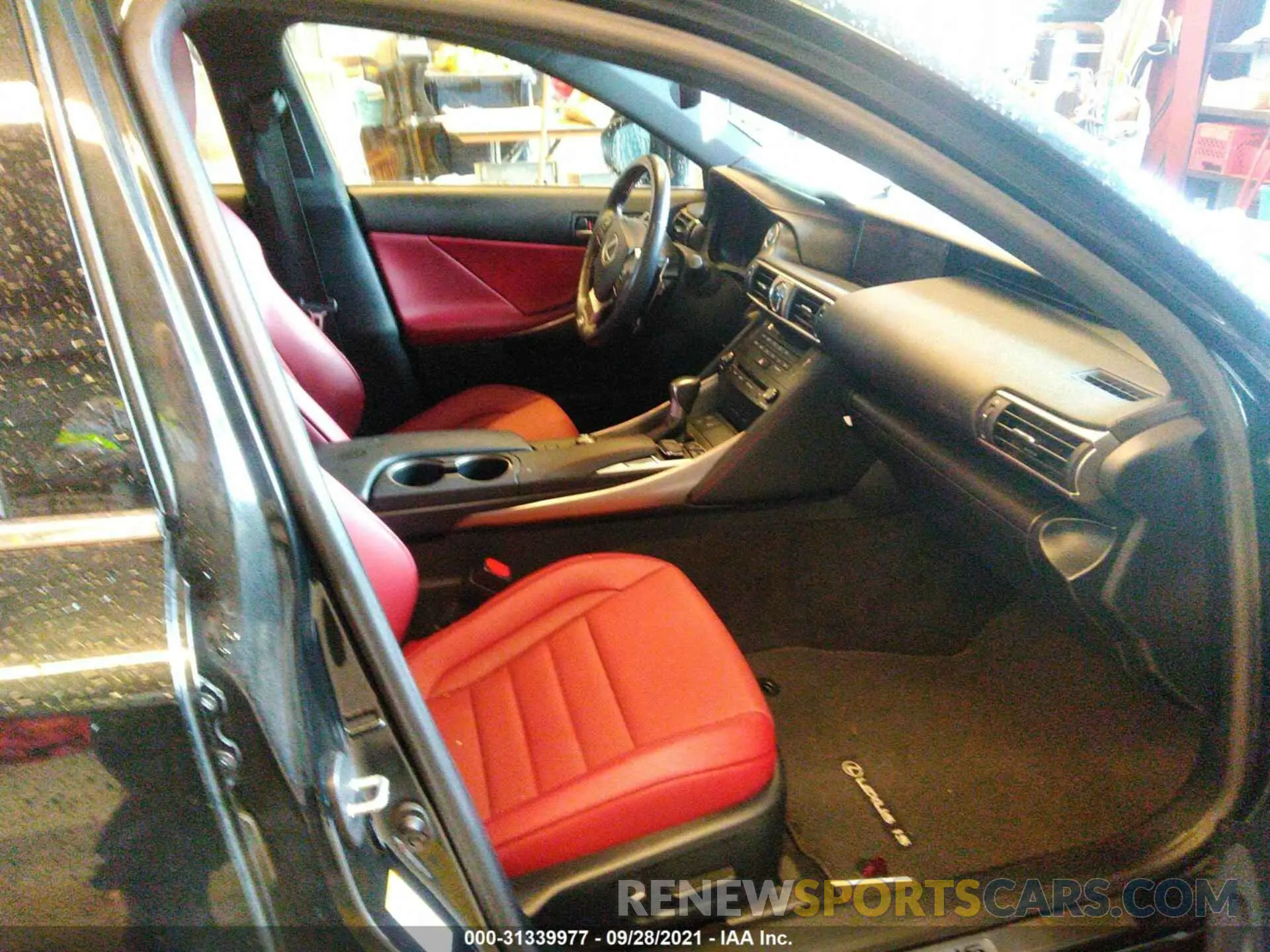 5 fotografías del automóvil dañado JTHC81D21K5034430 LEXUS IS 2019