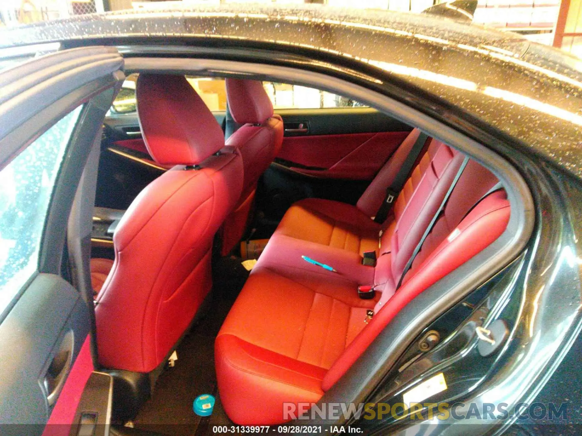 8 fotografías del automóvil dañado JTHC81D21K5034430 LEXUS IS 2019