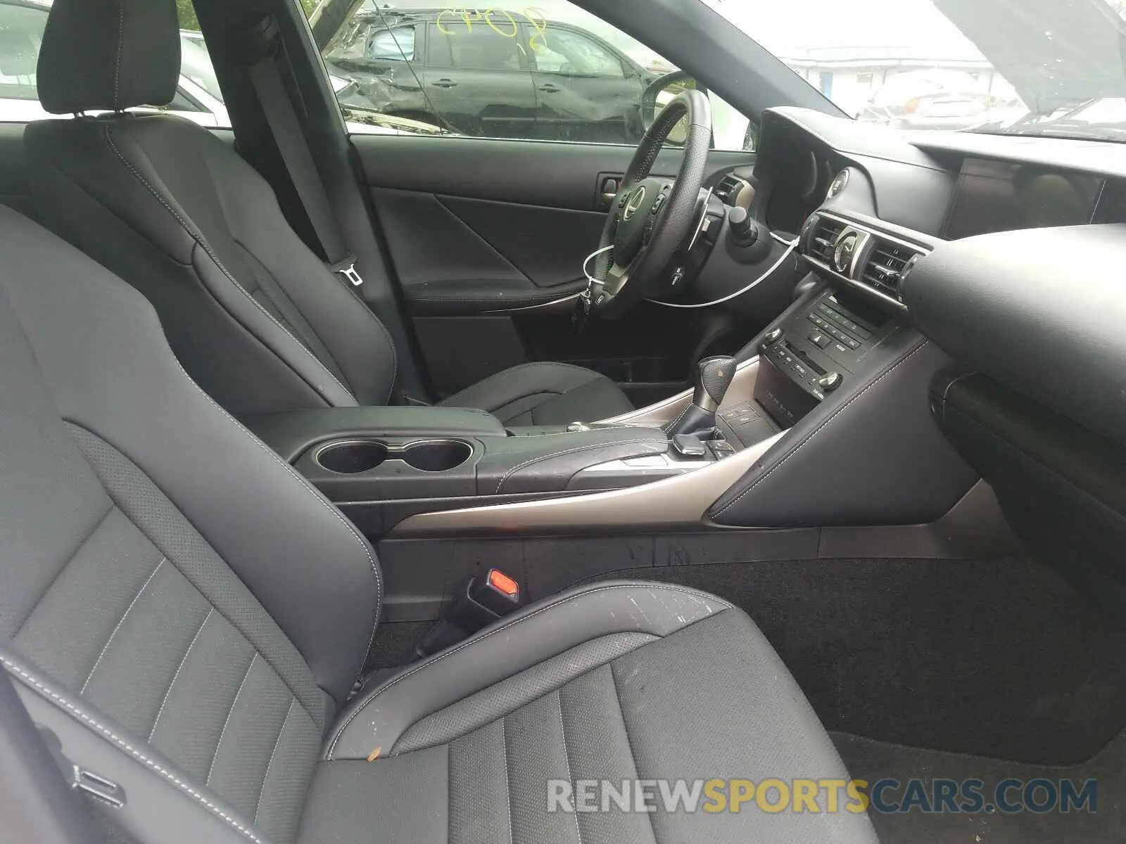 5 fotografías del automóvil dañado JTHC81D22K5034016 LEXUS IS 2019