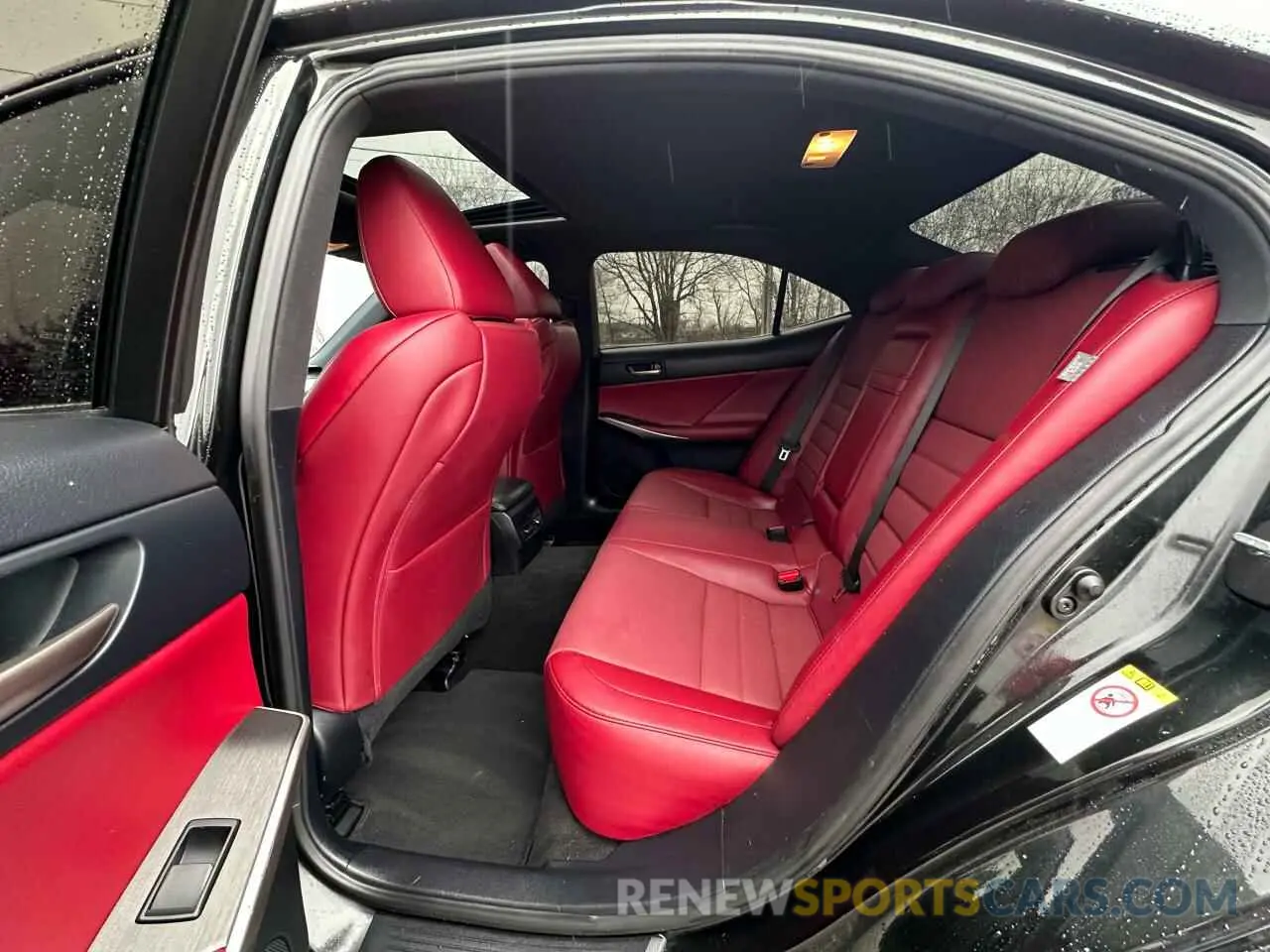 15 fotografías del automóvil dañado JTHC81D22K5035098 LEXUS IS 2019