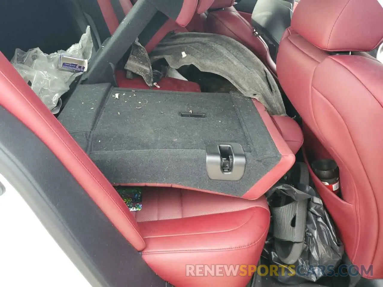 10 fotografías del automóvil dañado JTHC81D22K5036347 LEXUS IS 2019