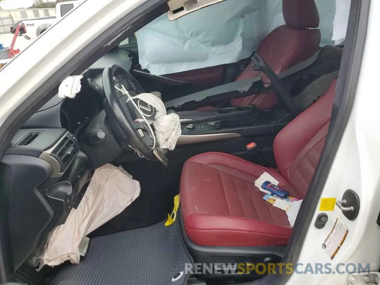 7 fotografías del automóvil dañado JTHC81D22K5036347 LEXUS IS 2019
