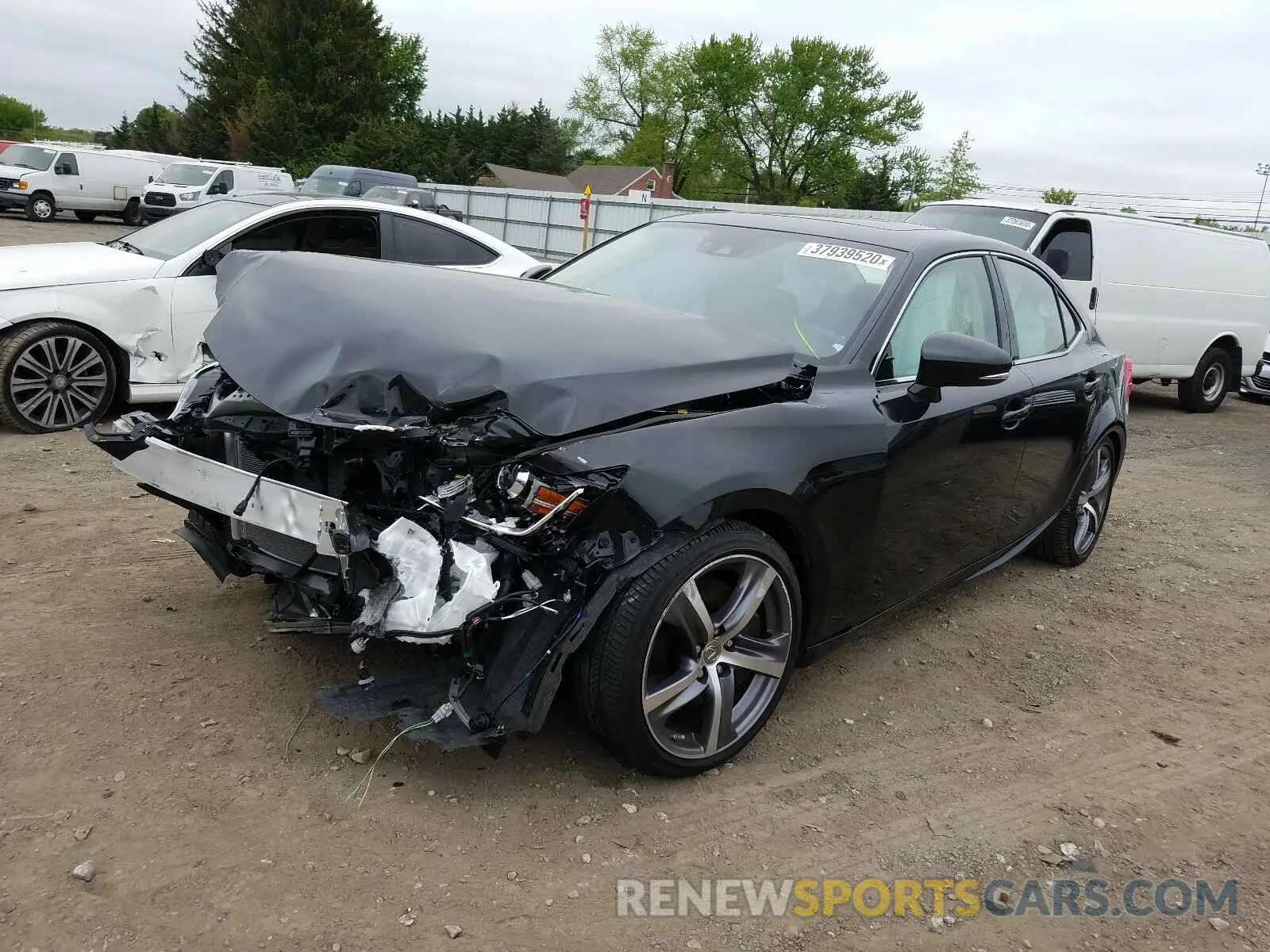 2 fotografías del automóvil dañado JTHC81D22K5037238 LEXUS IS 2019