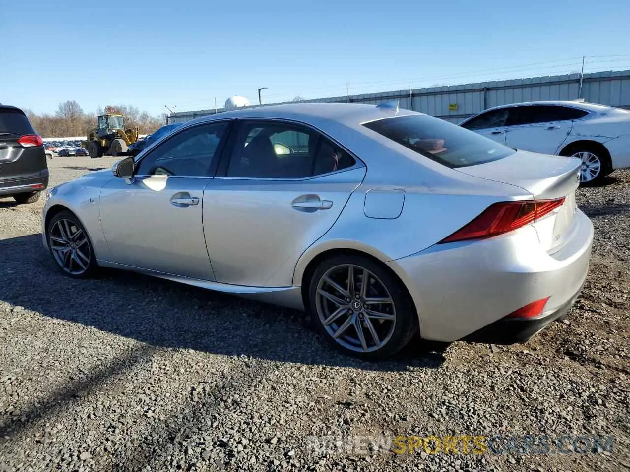 2 fotografías del automóvil dañado JTHC81D23K5037829 LEXUS IS 2019