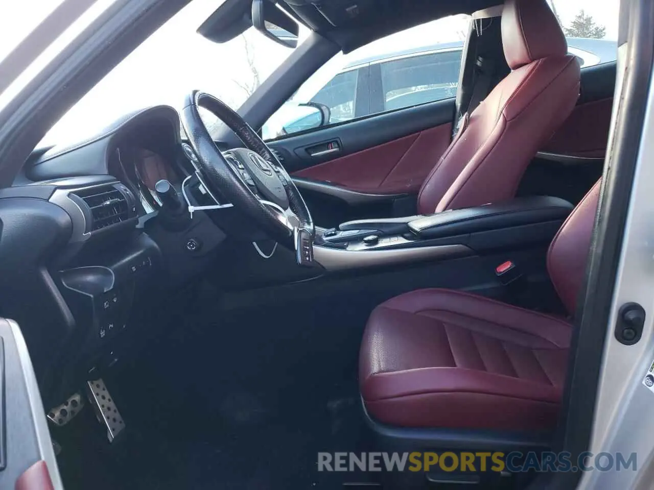 7 fotografías del automóvil dañado JTHC81D23K5037829 LEXUS IS 2019