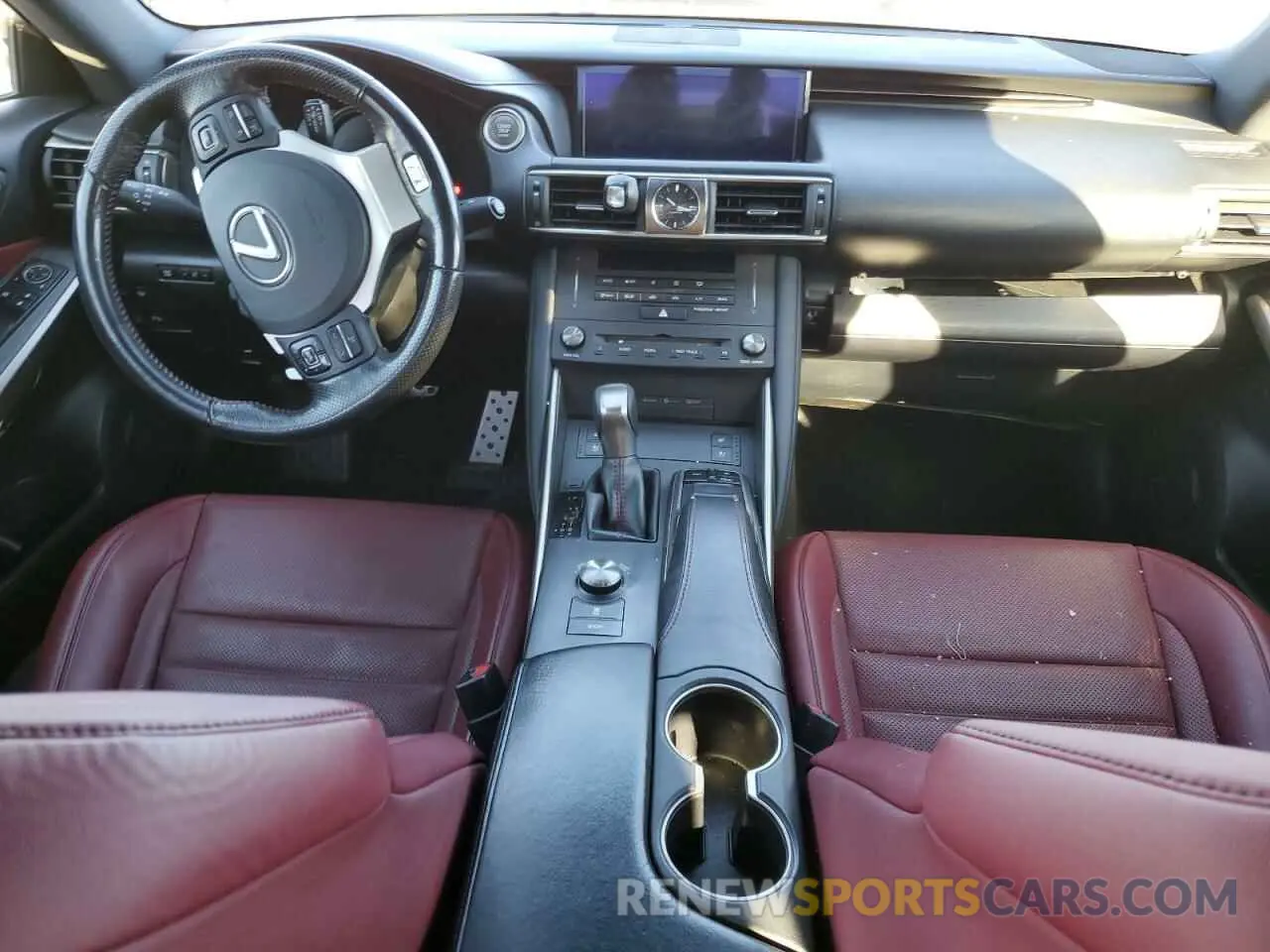 8 fotografías del automóvil dañado JTHC81D23K5037829 LEXUS IS 2019
