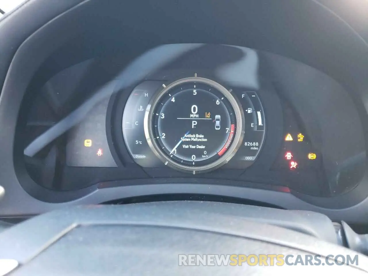 9 fotografías del automóvil dañado JTHC81D23K5037829 LEXUS IS 2019