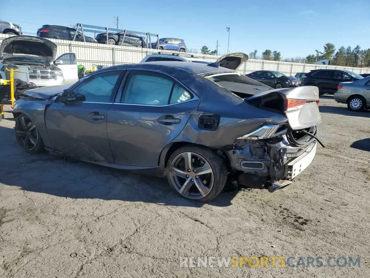 2 fotografías del automóvil dañado JTHC81D24K5035331 LEXUS IS 2019