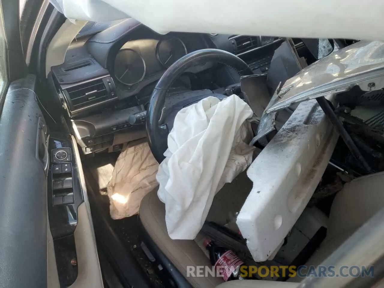 8 fotografías del automóvil dañado JTHC81D24K5035331 LEXUS IS 2019