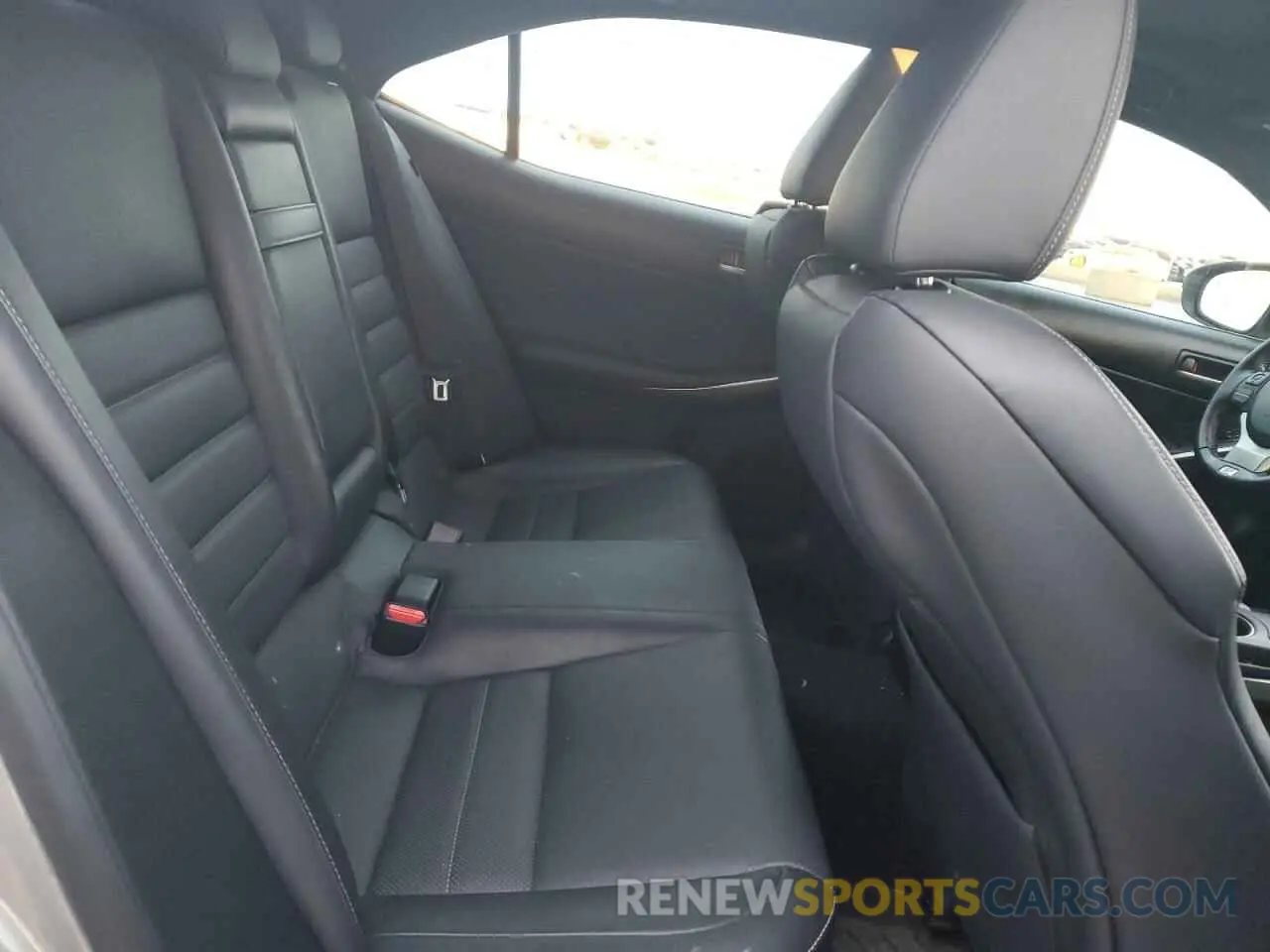 10 fotografías del automóvil dañado JTHC81D27K5037896 LEXUS IS 2019