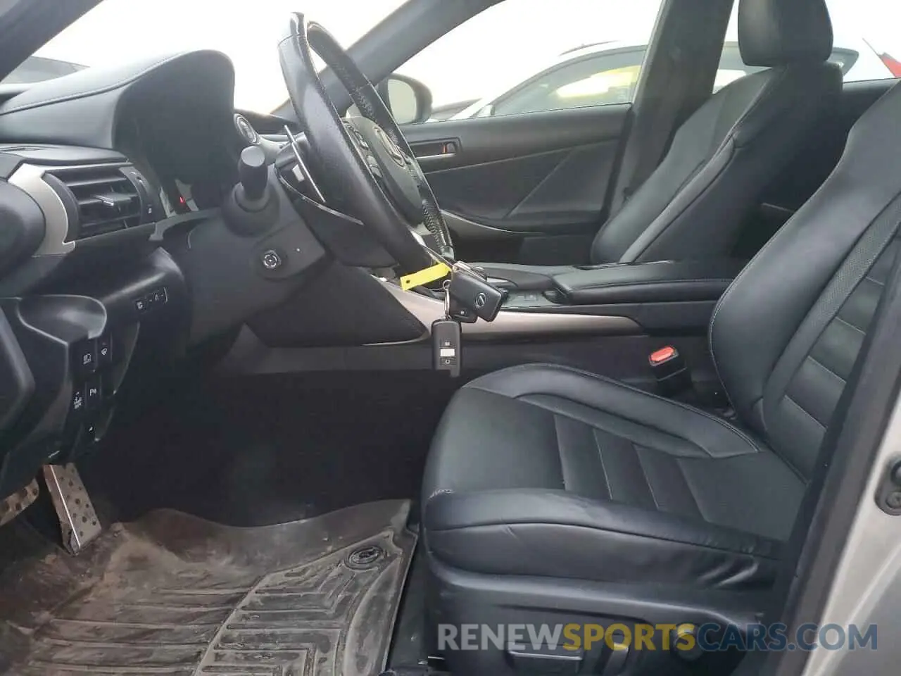 7 fotografías del automóvil dañado JTHC81D27K5037896 LEXUS IS 2019