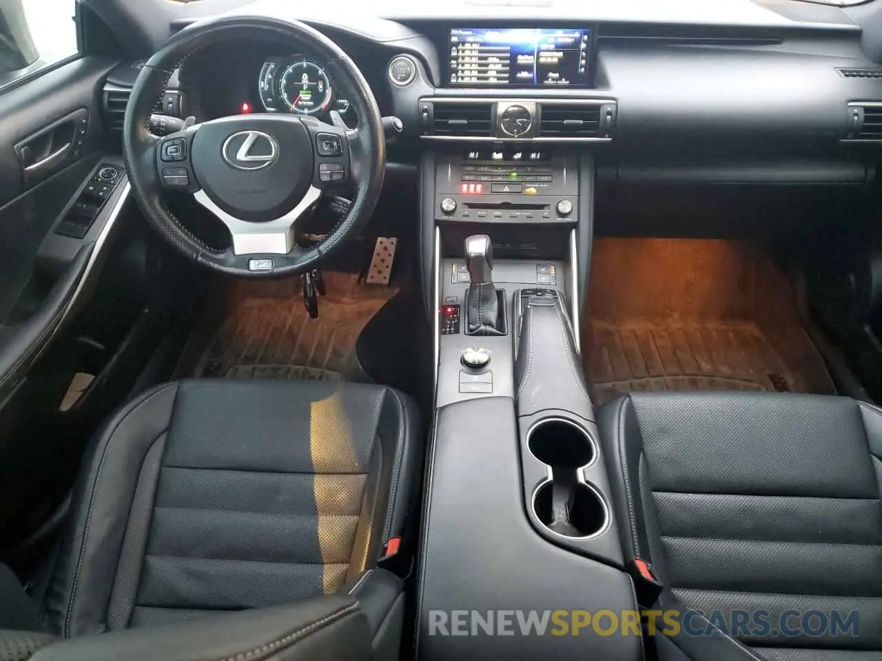 8 fotografías del automóvil dañado JTHC81D27K5037896 LEXUS IS 2019