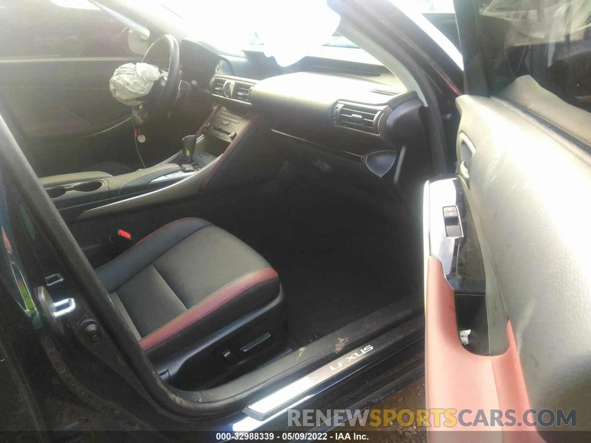 5 fotografías del automóvil dañado JTHC81D27K5038210 LEXUS IS 2019