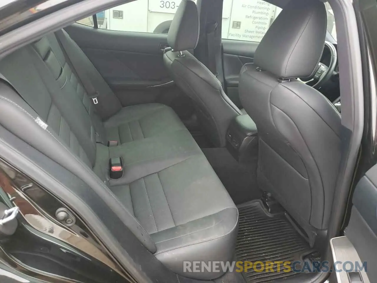 10 fotografías del automóvil dañado JTHC81D27K5039163 LEXUS IS 2019