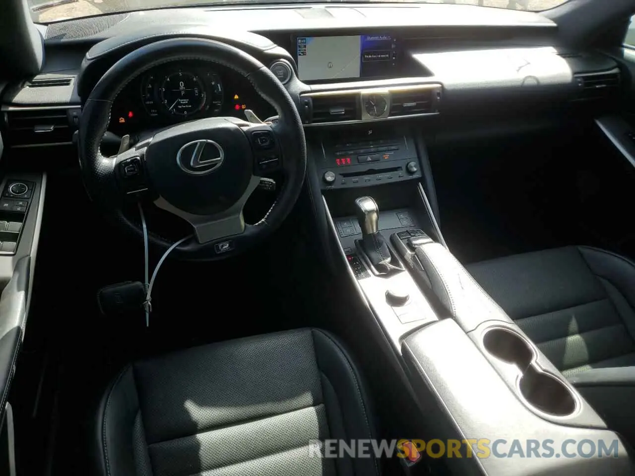8 fotografías del automóvil dañado JTHC81D27K5039163 LEXUS IS 2019