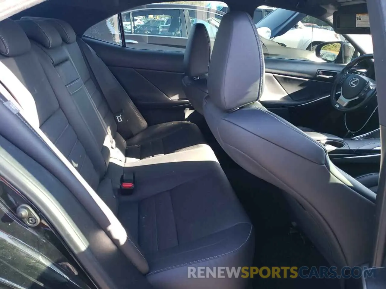 10 fotografías del automóvil dañado JTHC81D28K5037163 LEXUS IS 2019