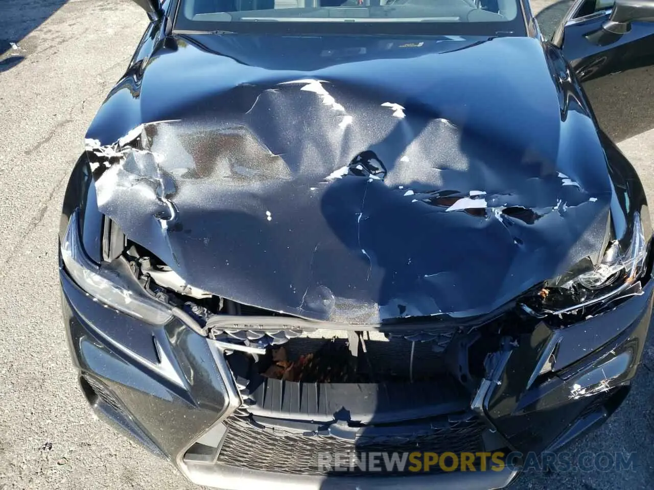 11 fotografías del automóvil dañado JTHC81D28K5037163 LEXUS IS 2019