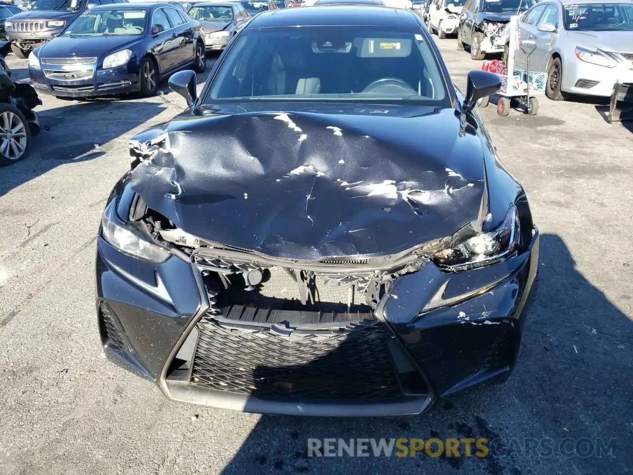 5 fotografías del automóvil dañado JTHC81D28K5037163 LEXUS IS 2019