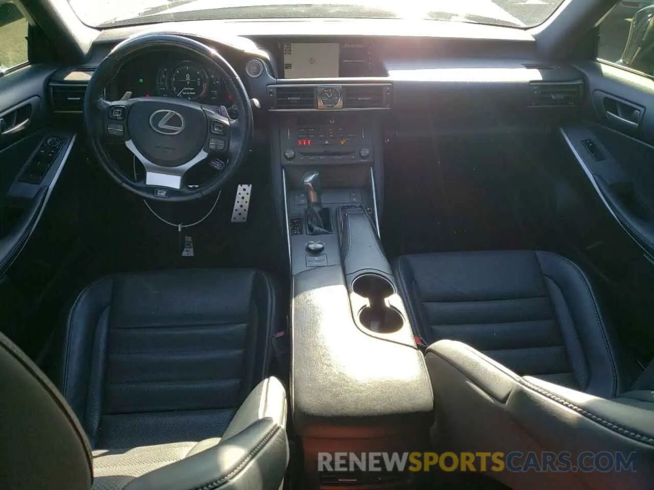8 fotografías del automóvil dañado JTHC81D28K5037163 LEXUS IS 2019