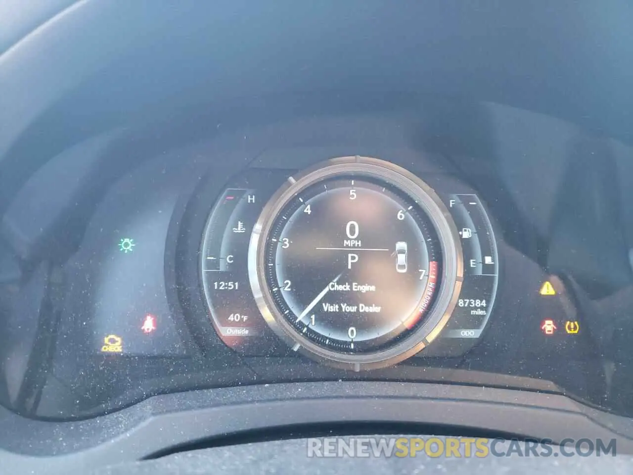 9 fotografías del automóvil dañado JTHC81D28K5037163 LEXUS IS 2019